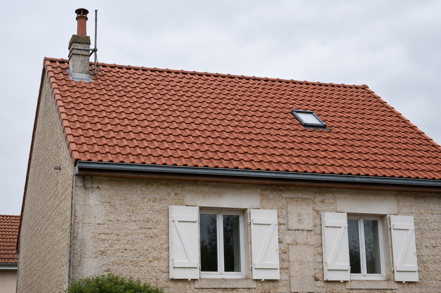 Toiture après démoussage et hydrofuge